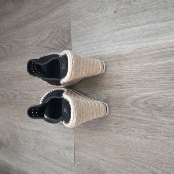 Tom's. womans open toe espadrilles. - Picture 2 of 5